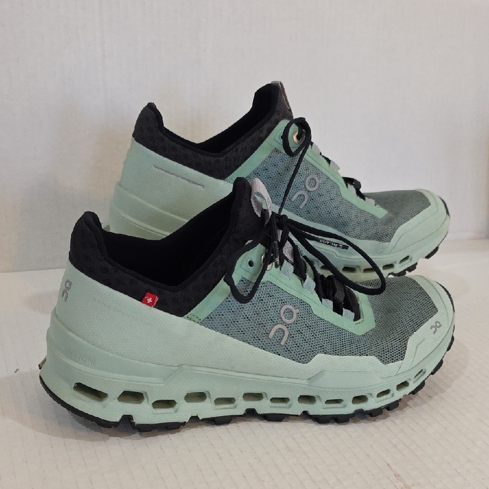 On Running Women's Mint Green and Black Cloudventure Trail Shoes 7.5 - Picture 3 of 12